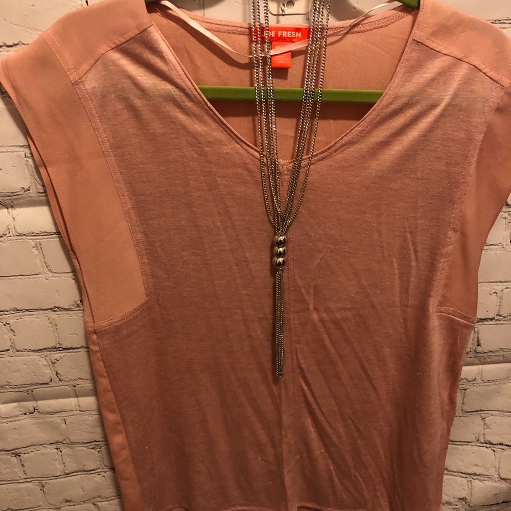 Joe fresh Tee with silver necklace XS - Picture 3 of 8